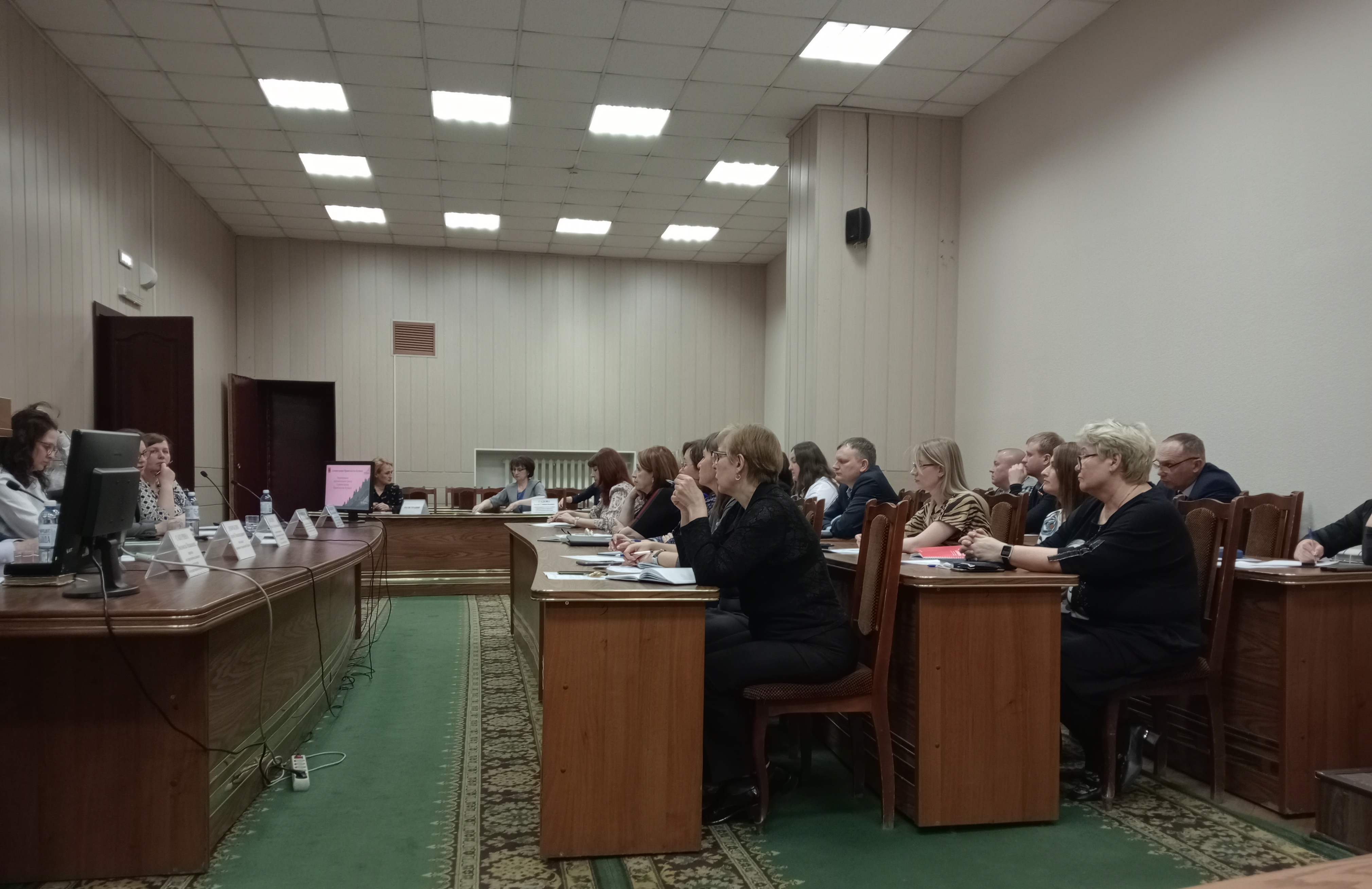 24 апреля 2023 г. проведено совещание – обучающий семинар, посвященное особенностям формирования и комплектования архивного фонда Администрации Правительства Кузбасса.