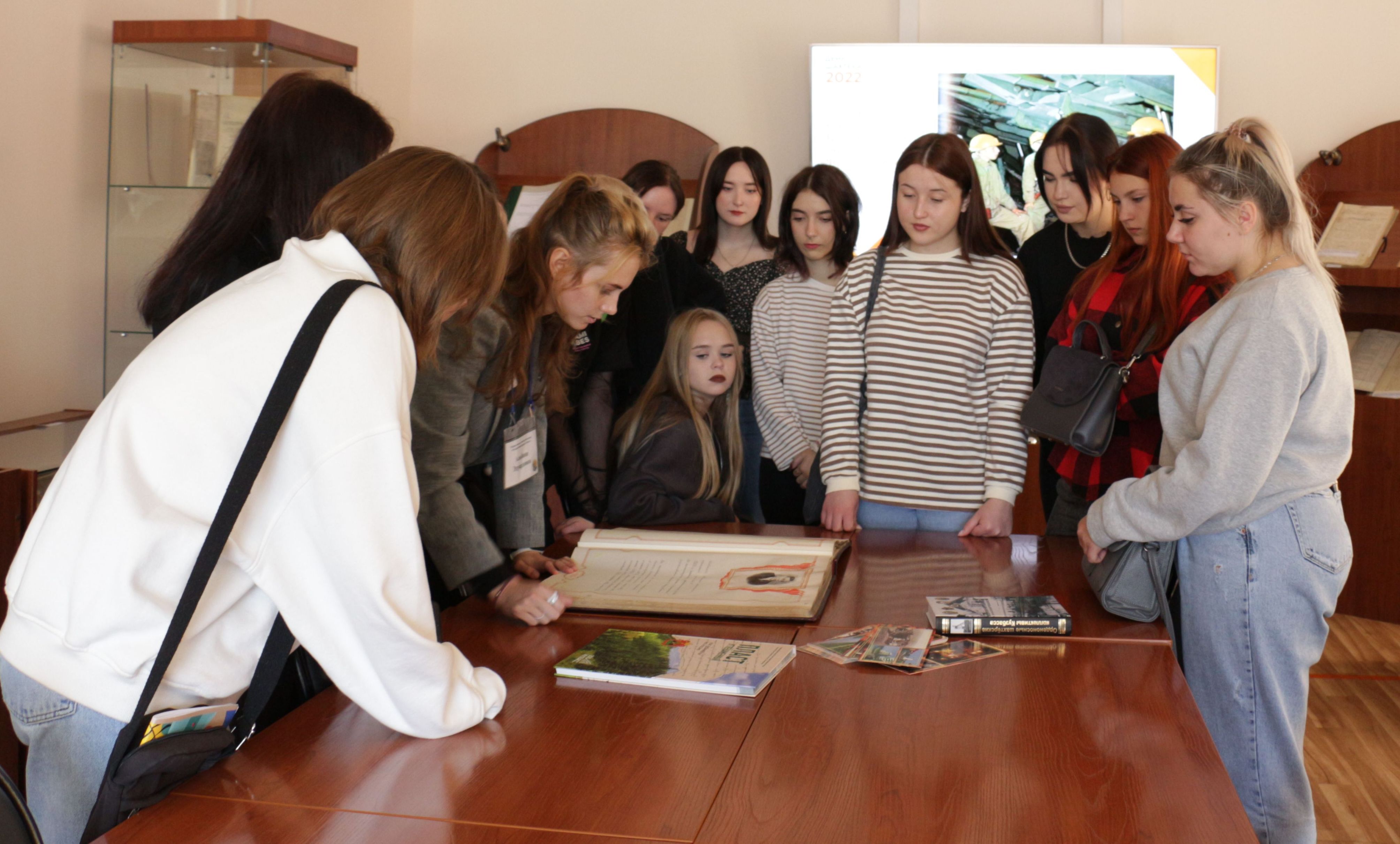 16 сентября 2022 года в Государственном архиве Кузбасса состоялись экскурсии для студентов Кемеровского горнотехнического техникума
